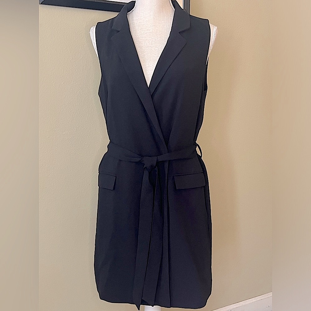 Anthropologie Black sleeveless mini dress. M
Vest belted